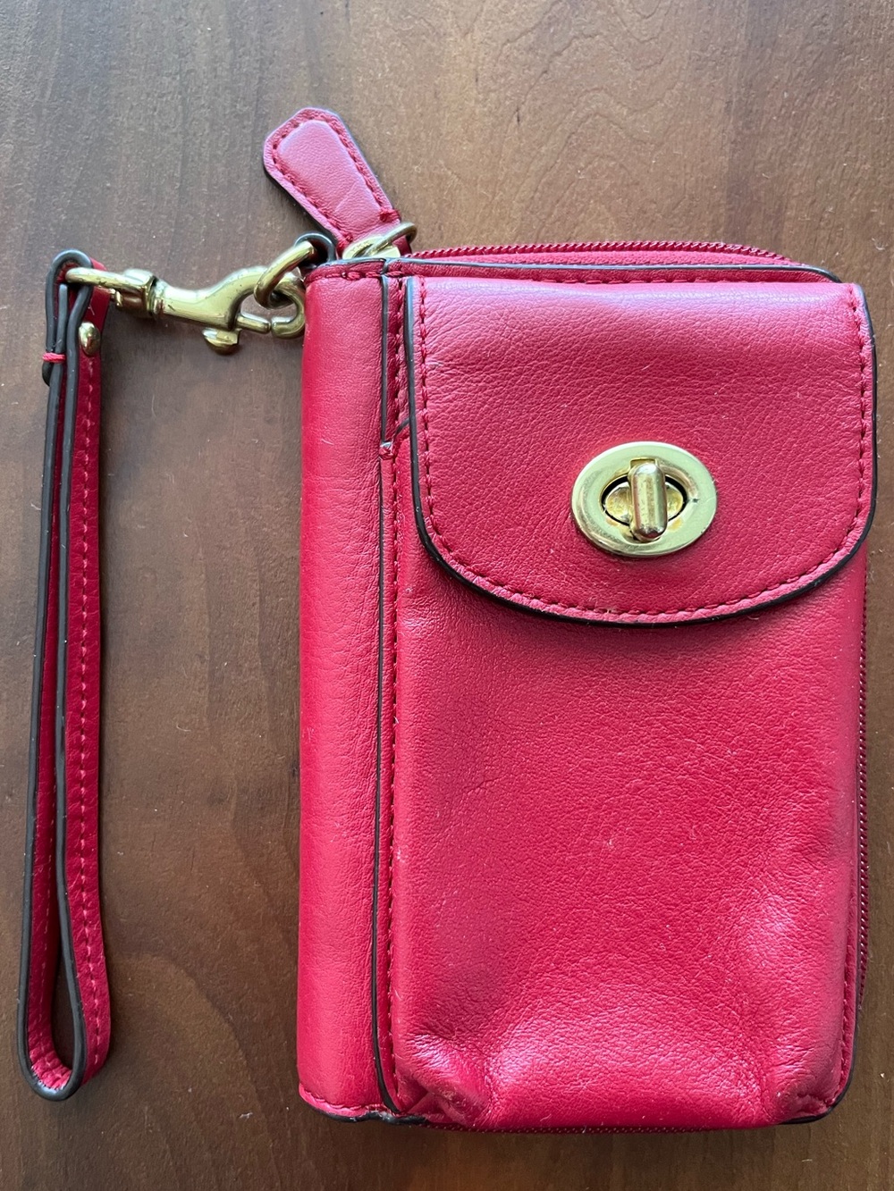 🌸Vintage Coach Red Turnlock Wristlet